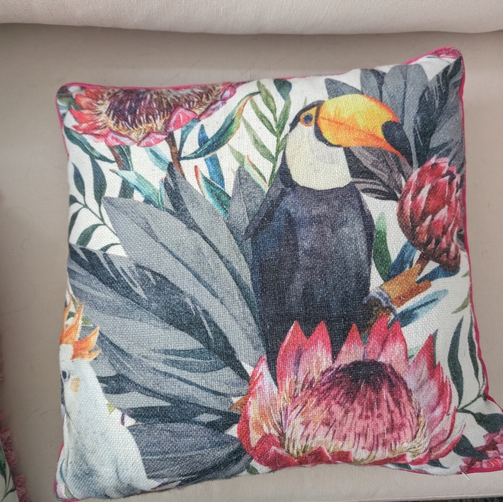 Bright Pillow Set - Picture 3 of 9